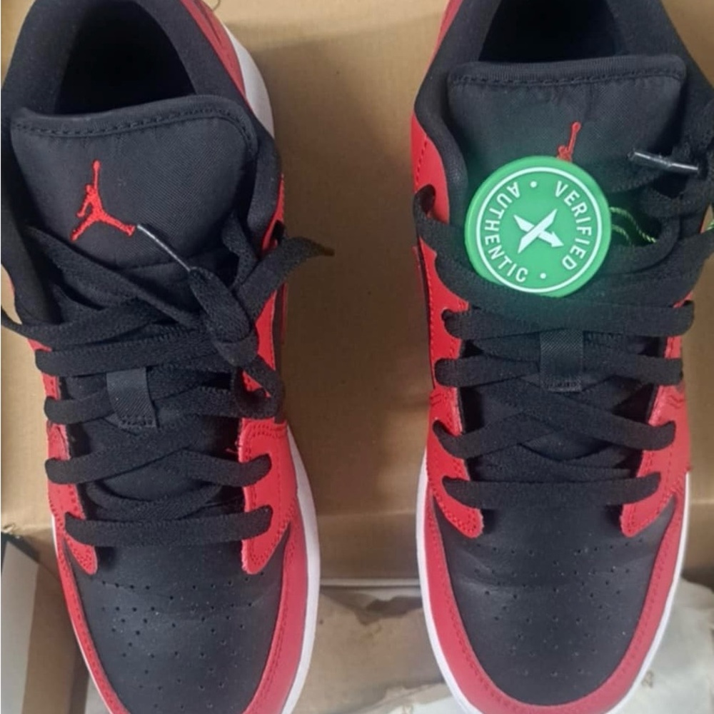 Jordan Air 1 Low GS in Gym Red and Black